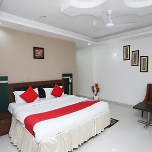 Hotel Super Capital O Levanti Near Aravali Biodiversity Park, Gurgaon